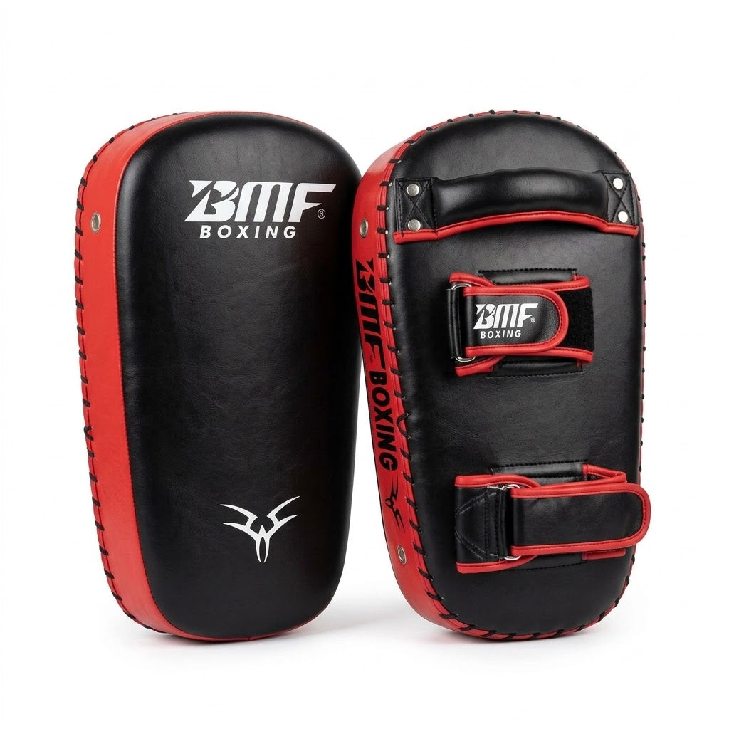 Paos de Muay Thaï BMF Boxing – Pads de Frappe Incurvés Noir & Rouge (la paire)